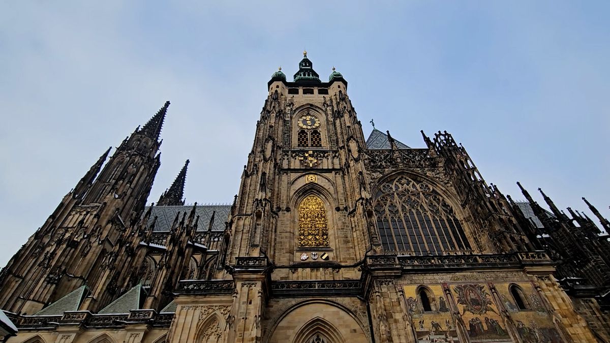 Bohoslužba v katedrále sv. Víta za oběti střelby na univerzitě